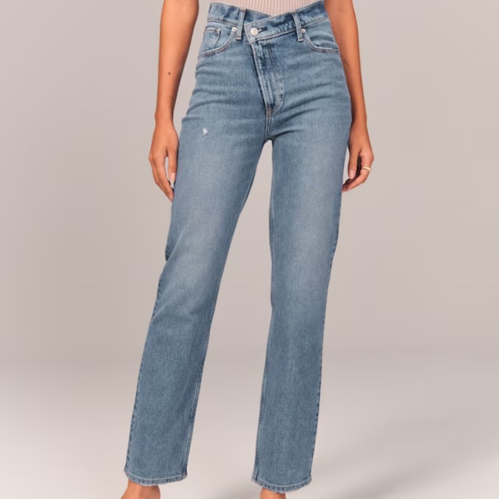 Abercrombie Ultra High Rise 90s Straight Jean